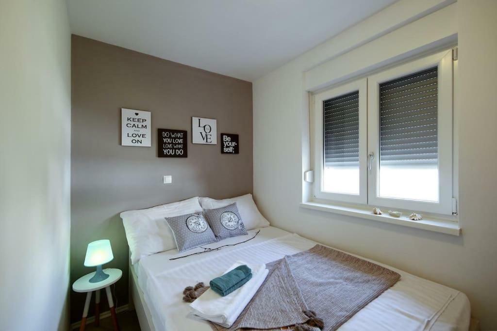 Oleandra Apartments Drage Esterno foto